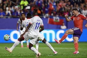 不越位!麦金补射变线破门,苏格兰1-0领先海地!
